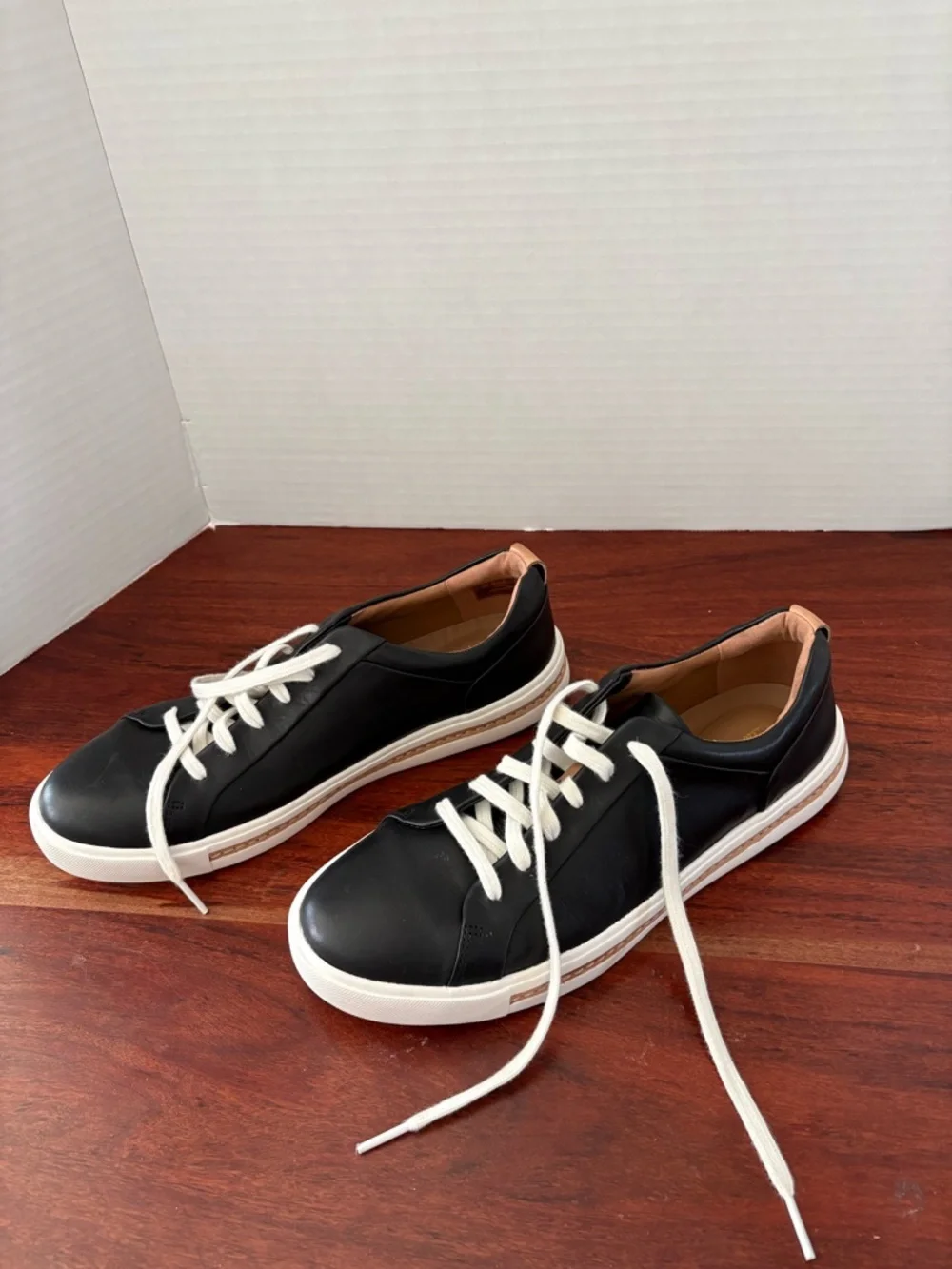 Clarks Women's Un Maui Lace Sneaker Black Leather Size 10M - Picture 3 of 8